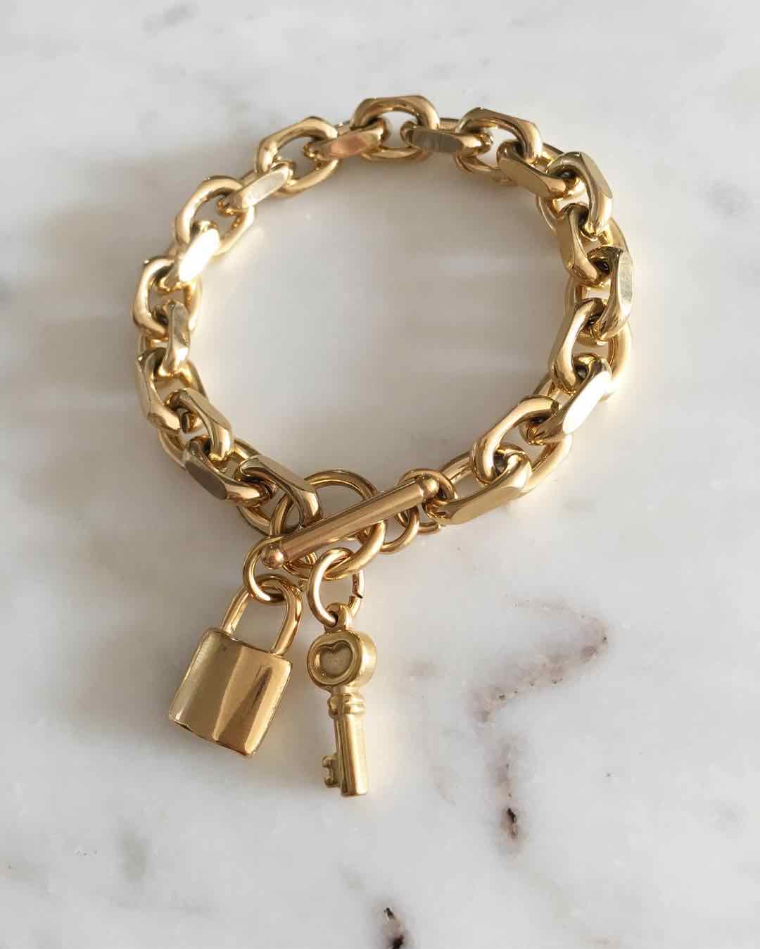 Zoe chain with lock and key charm