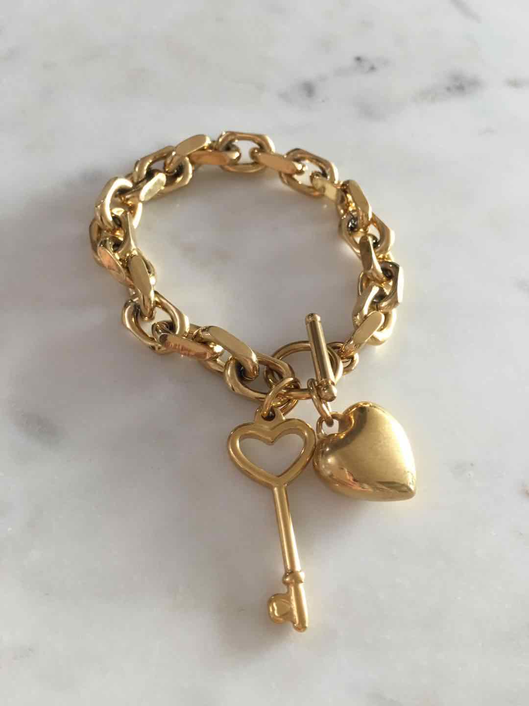 Zoe chain with heart and key charm