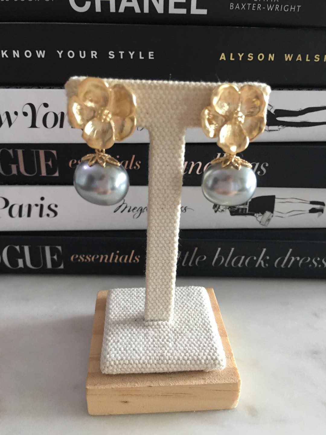 Aria Earrings Gray Pearl