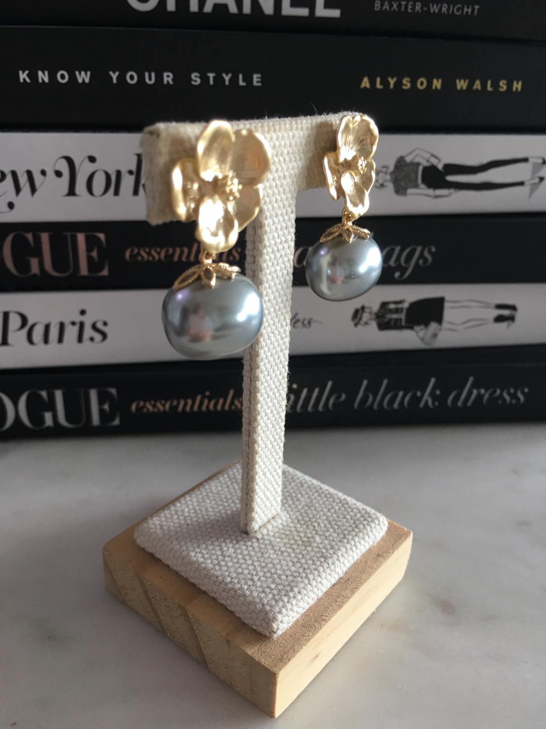 Aria Earrings Gray Pearl
