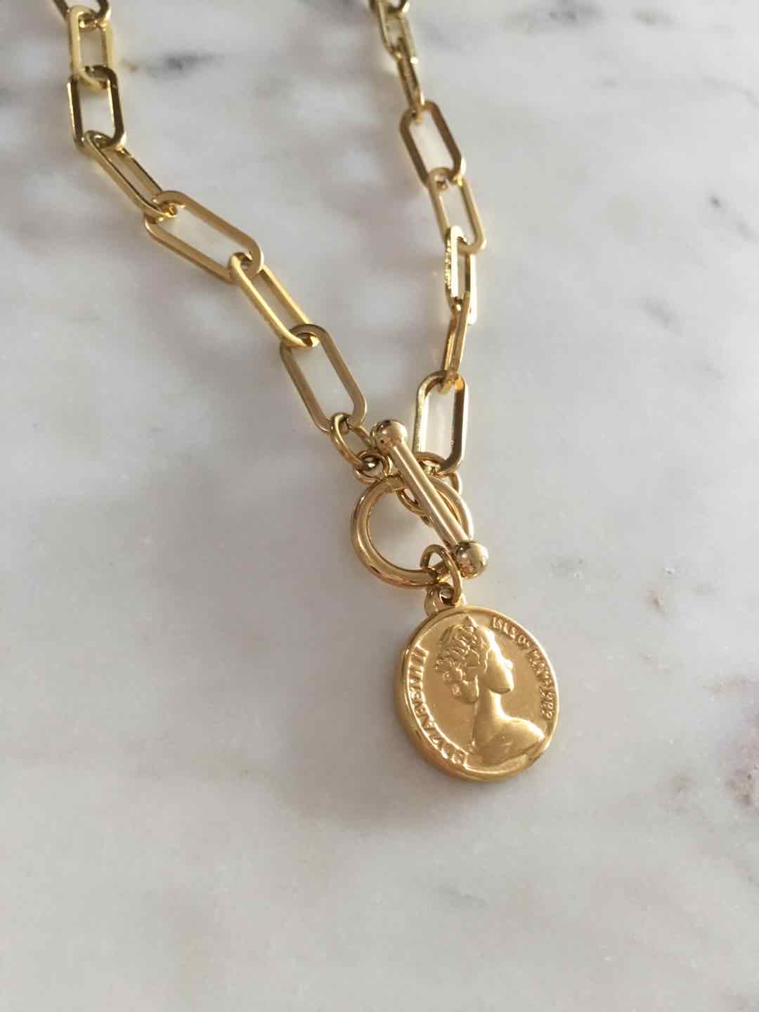 Shiloh chain with coin pendant
