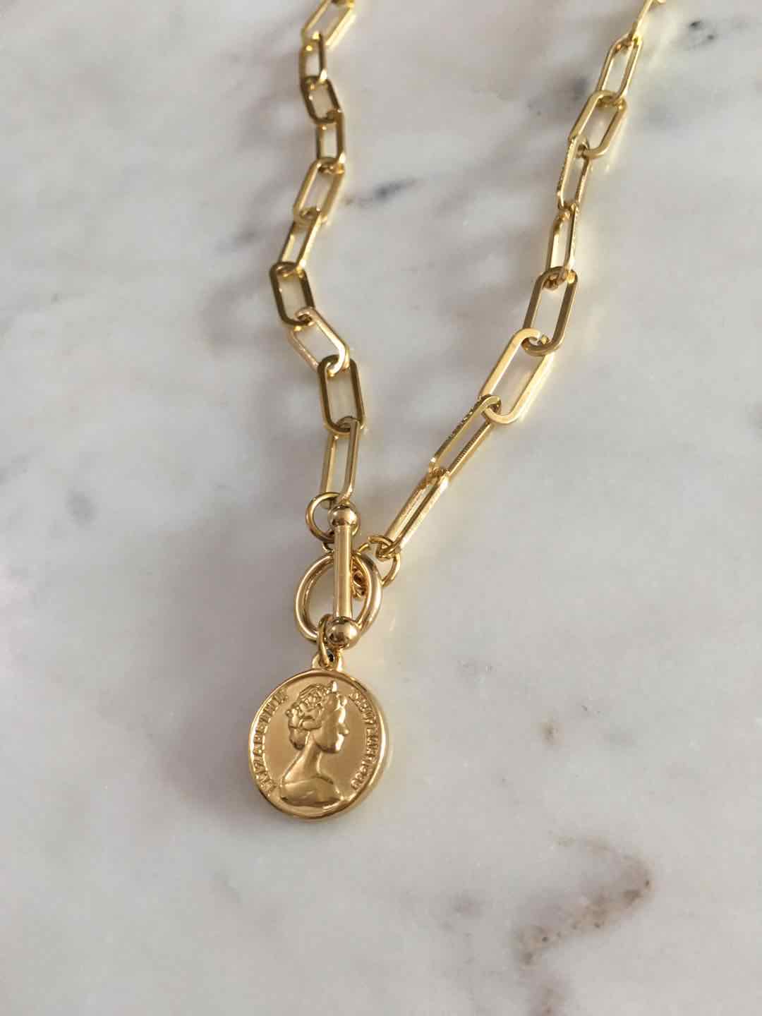 Shiloh chain with coin pendant