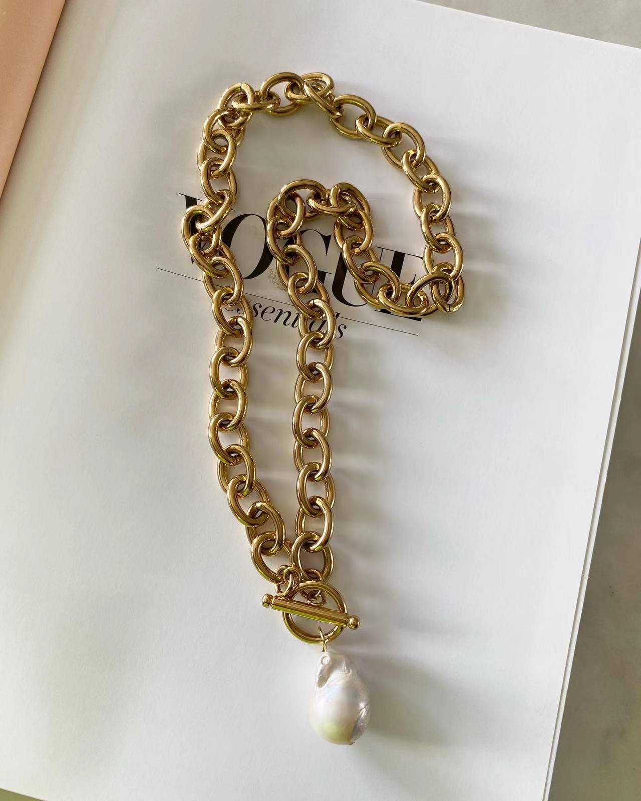 Laura Pearl Necklace