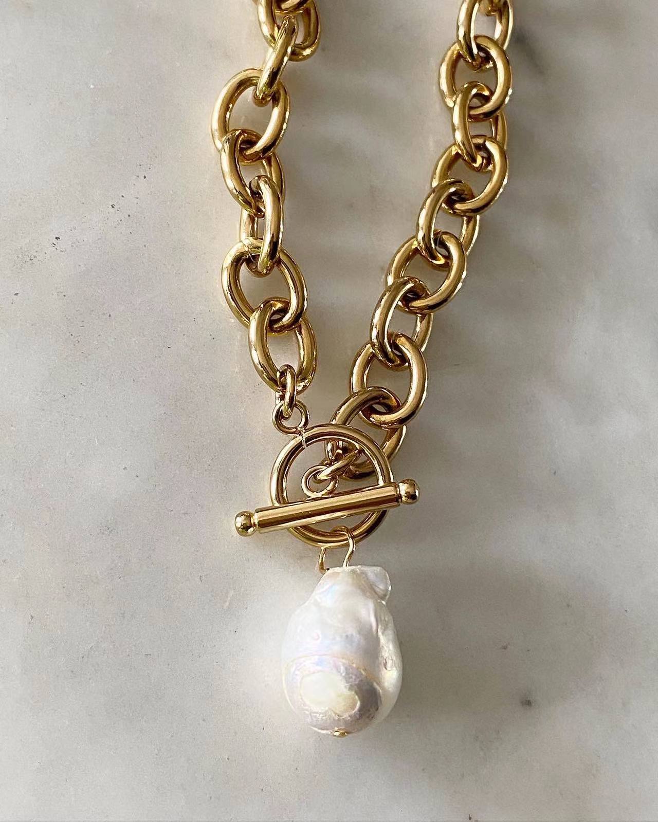 Laura Pearl Necklace