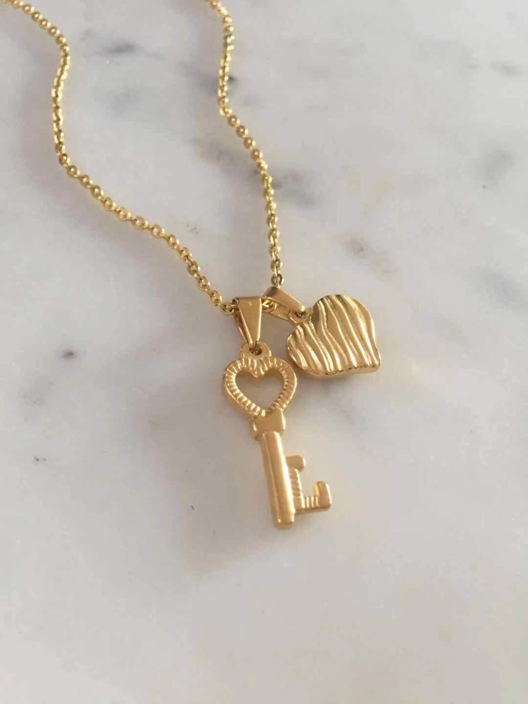 Heart & Key Necklace Small