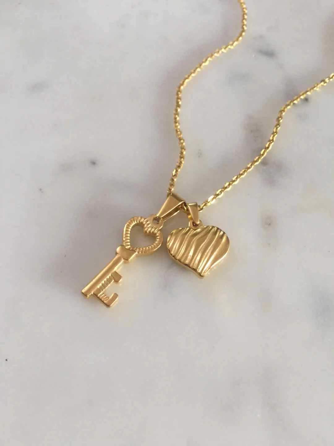 Heart & Key Necklace Small