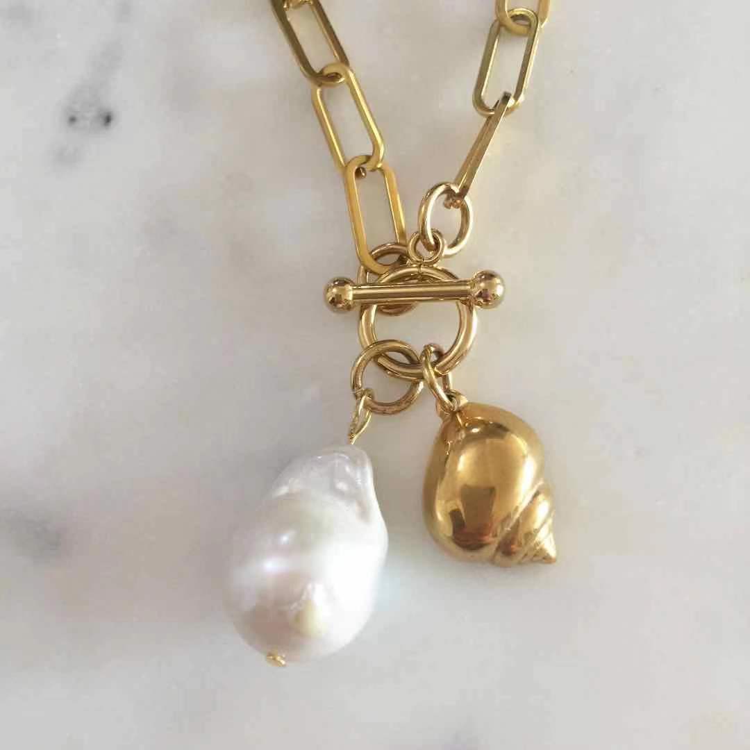 Sea Shell 2 + Baroque Pearl Necklace