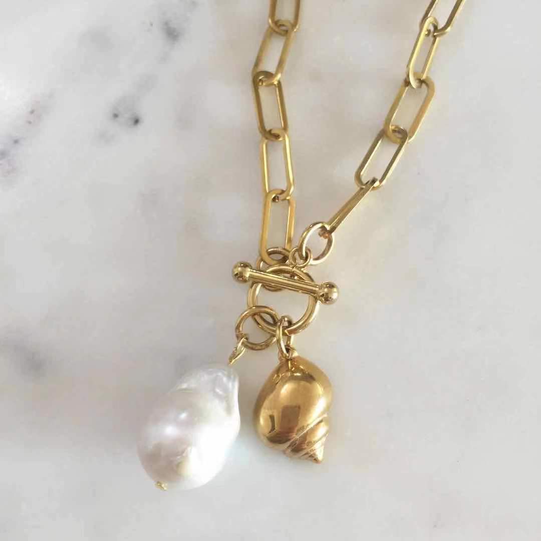 Sea Shell 2 + Baroque Pearl Necklace