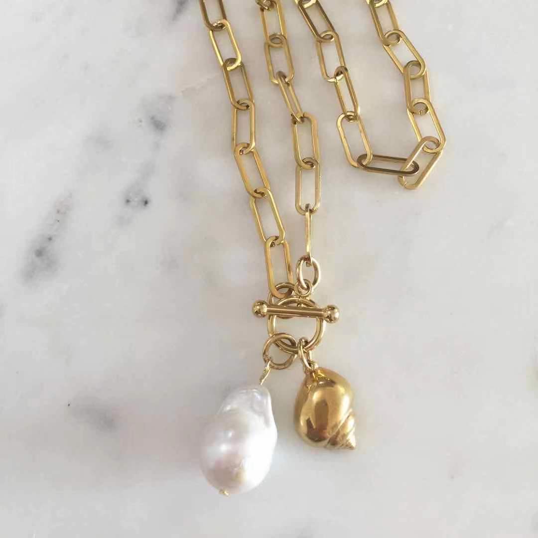 Sea Shell 2 + Baroque Pearl Necklace