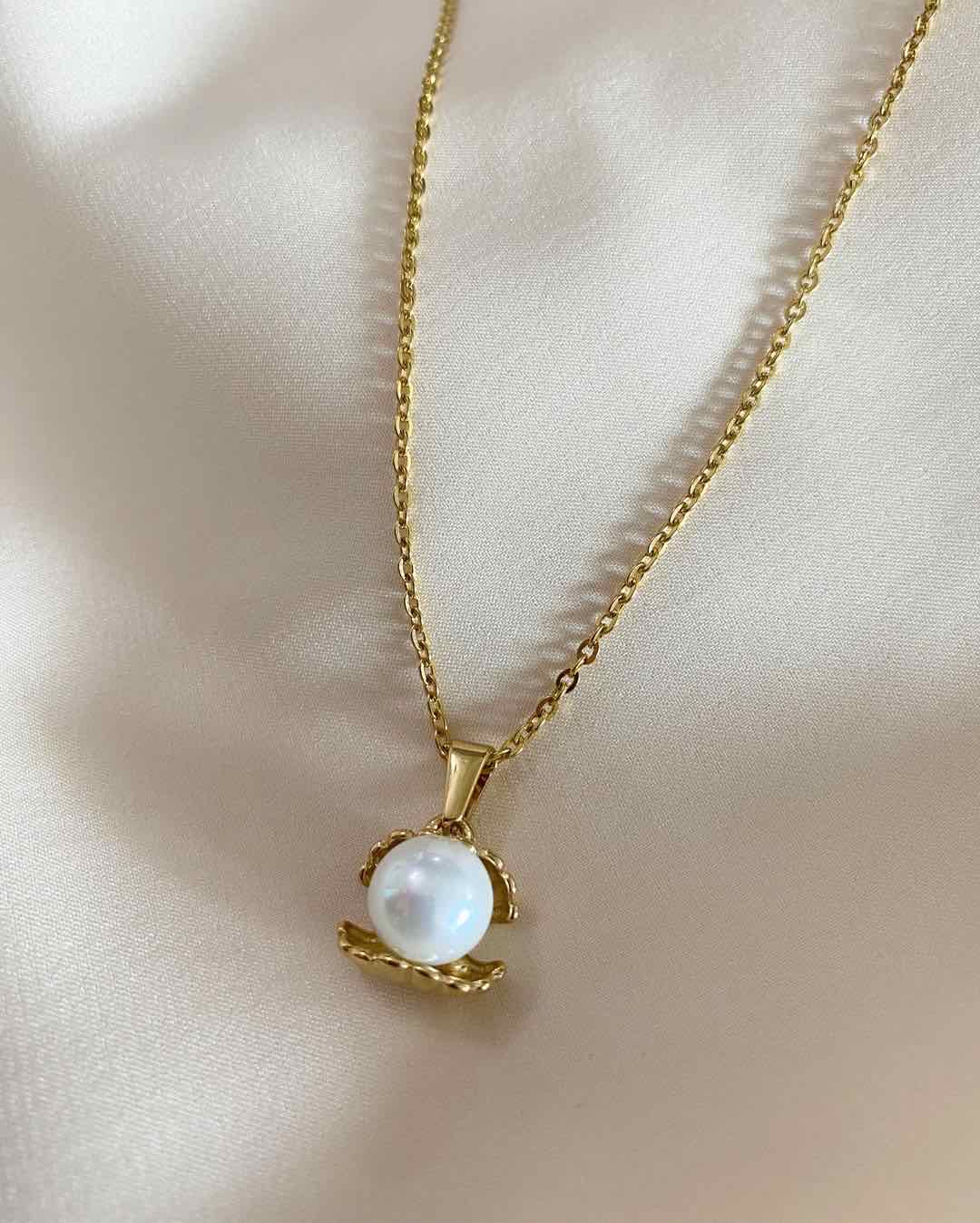 Clam Shell Pearl Necklace