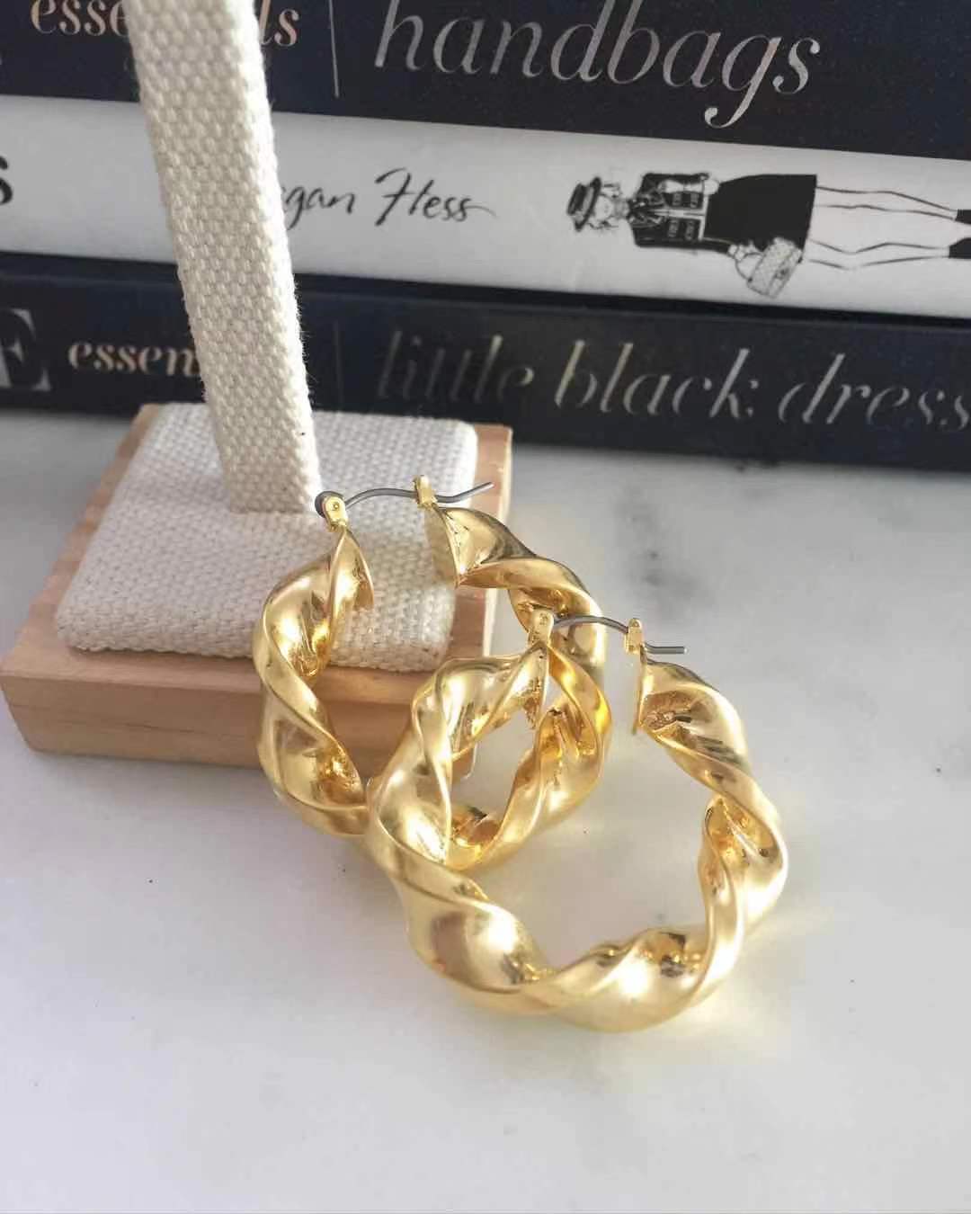 Sorrel swirl hoop earrings