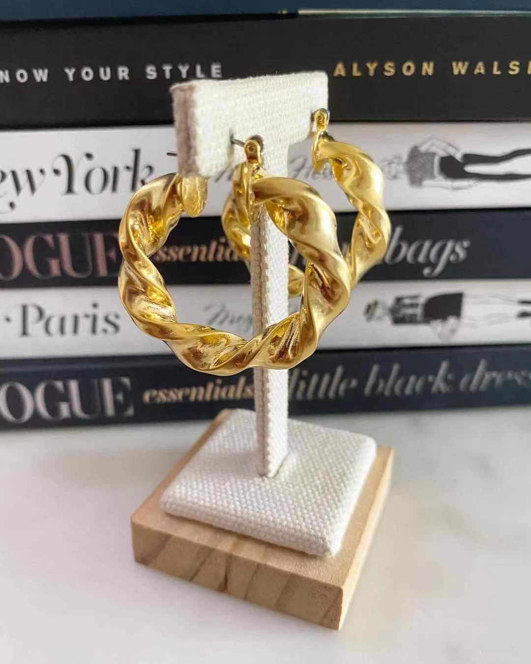 Sorrel swirl hoop earrings