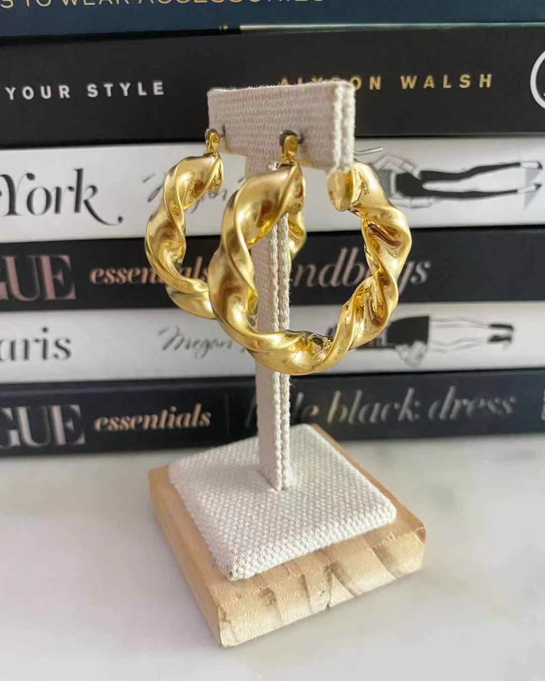 Sorrel swirl hoop earrings