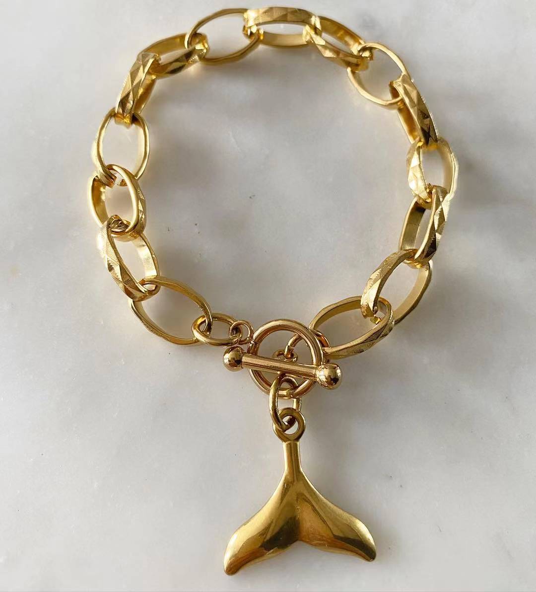 Mermaid’s Tail Matte Gold Chain Bracelet