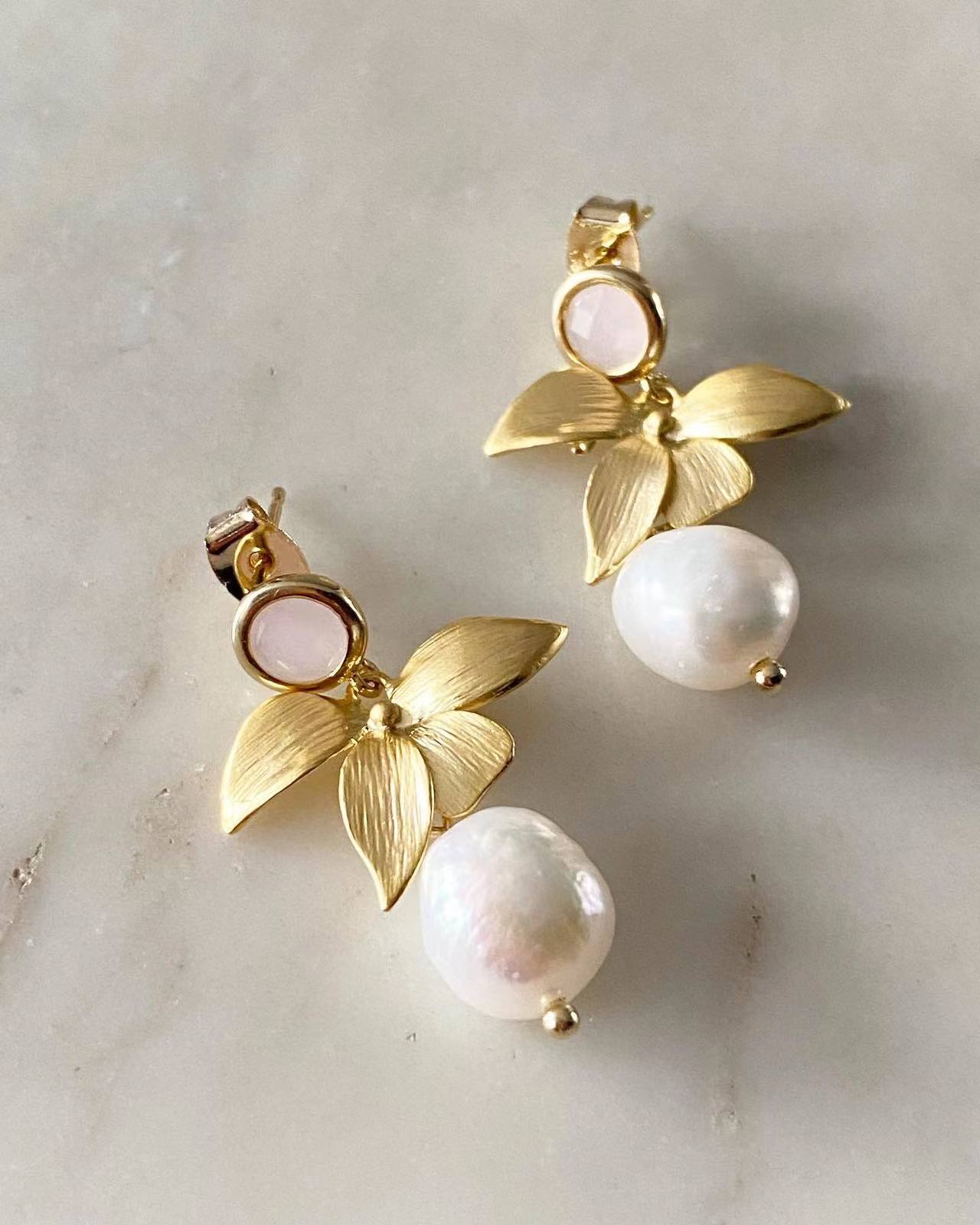 Elsie With Pearl Floral Earrings