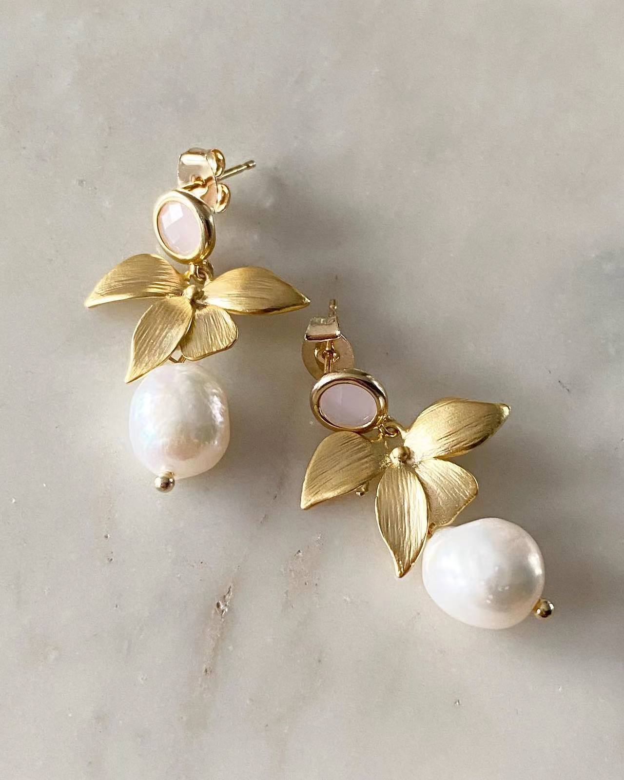 Elsie With Pearl Floral Earrings