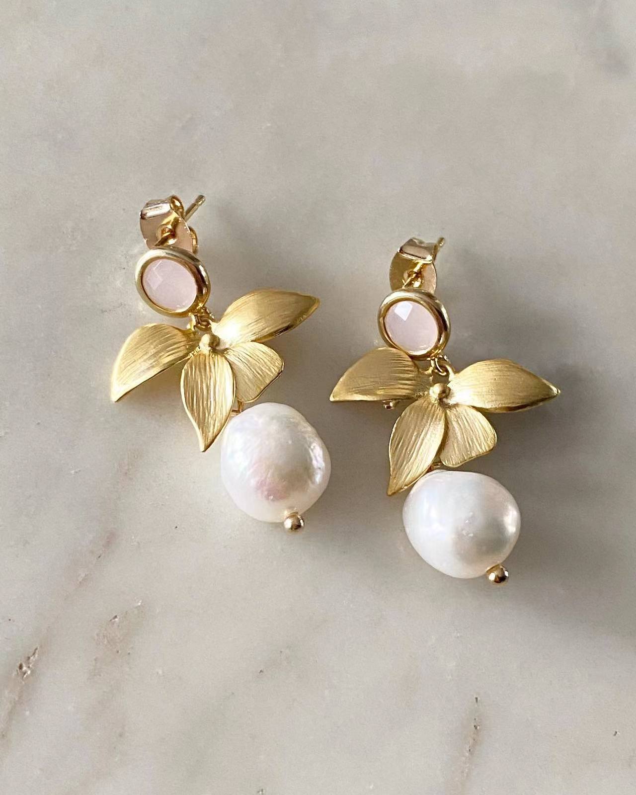 Elsie With Pearl Floral Earrings