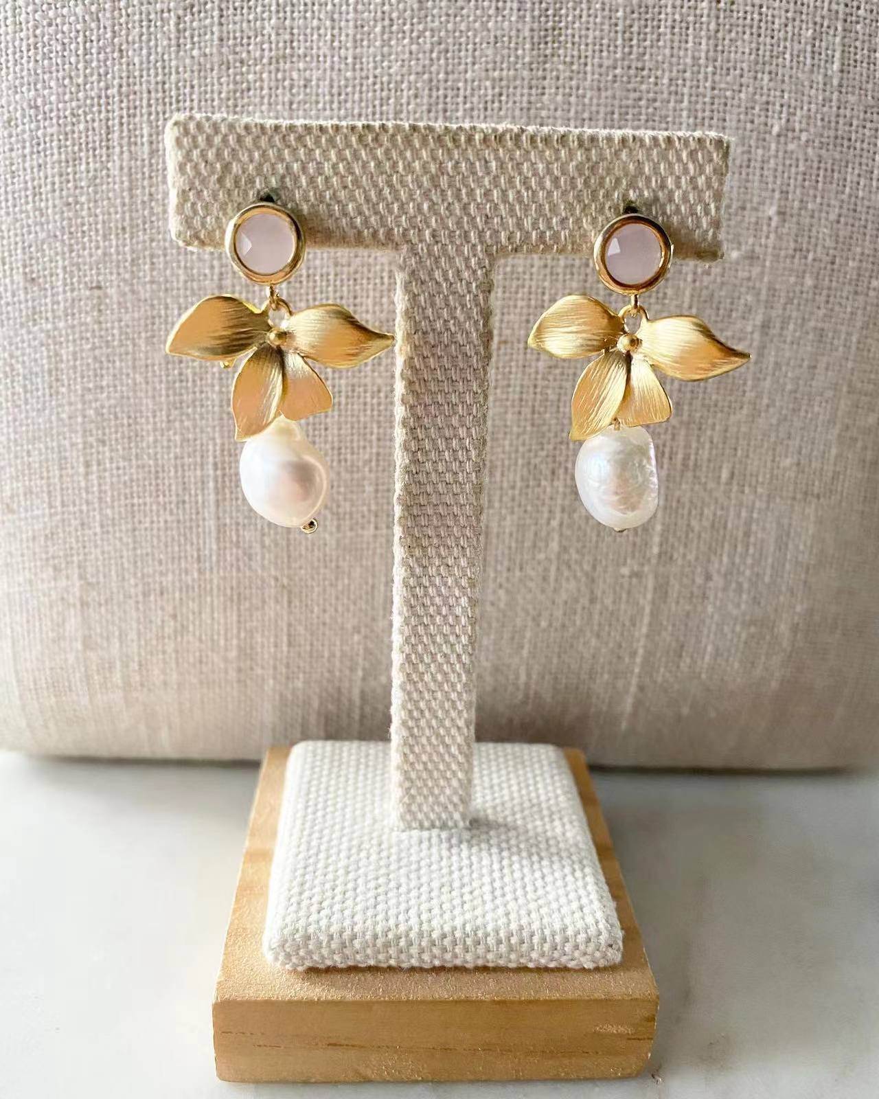 Elsie With Pearl Floral Earrings