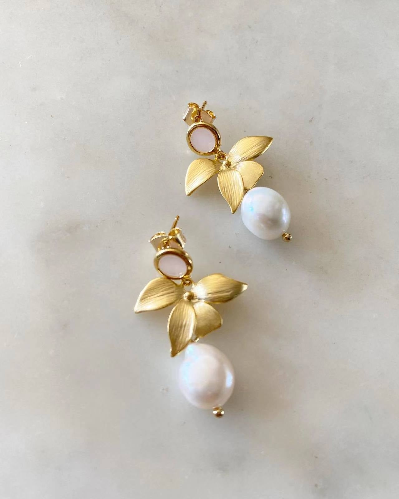 Elsie With Pearl Floral Earrings