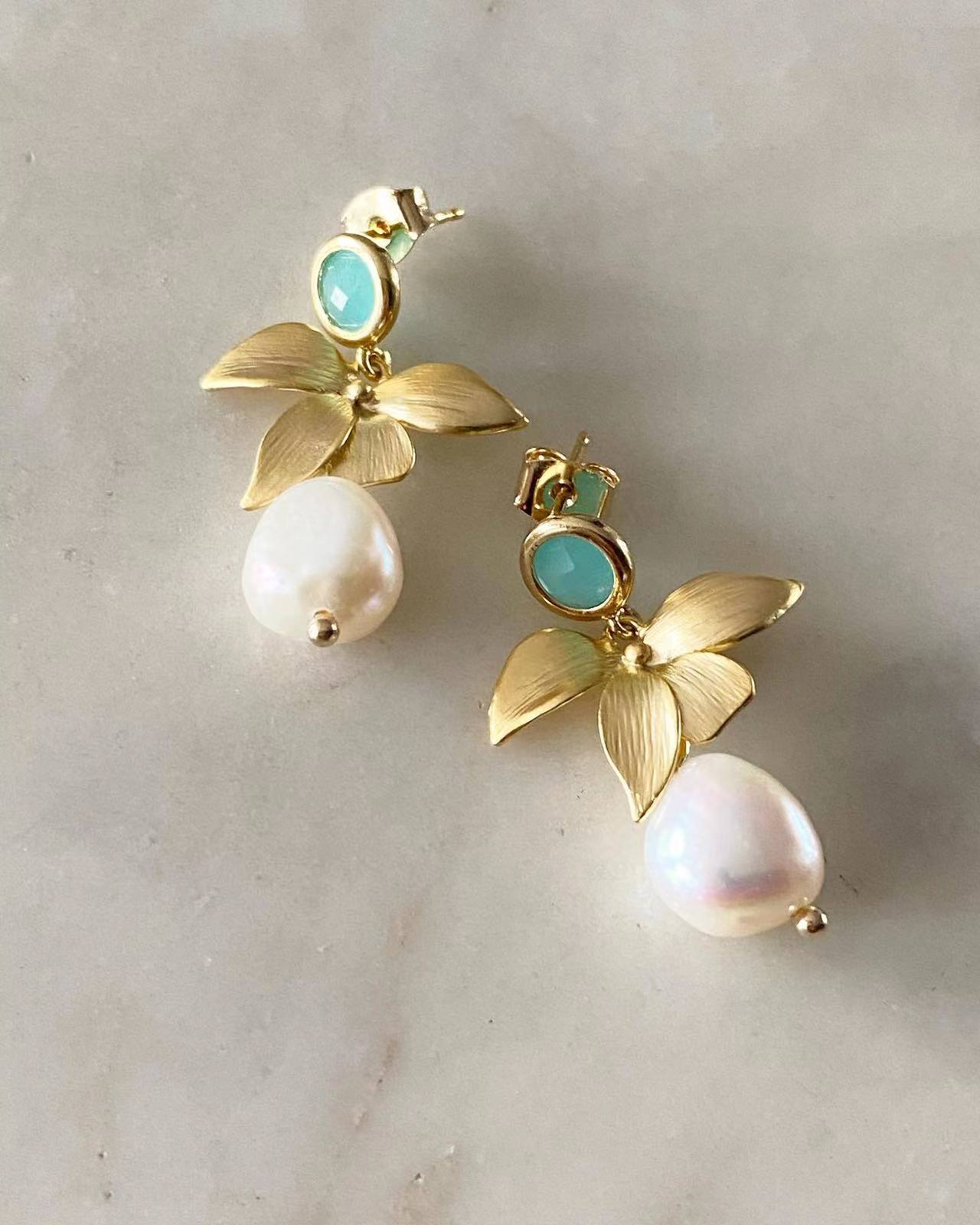 Elsie With Pearl Floral Earrings