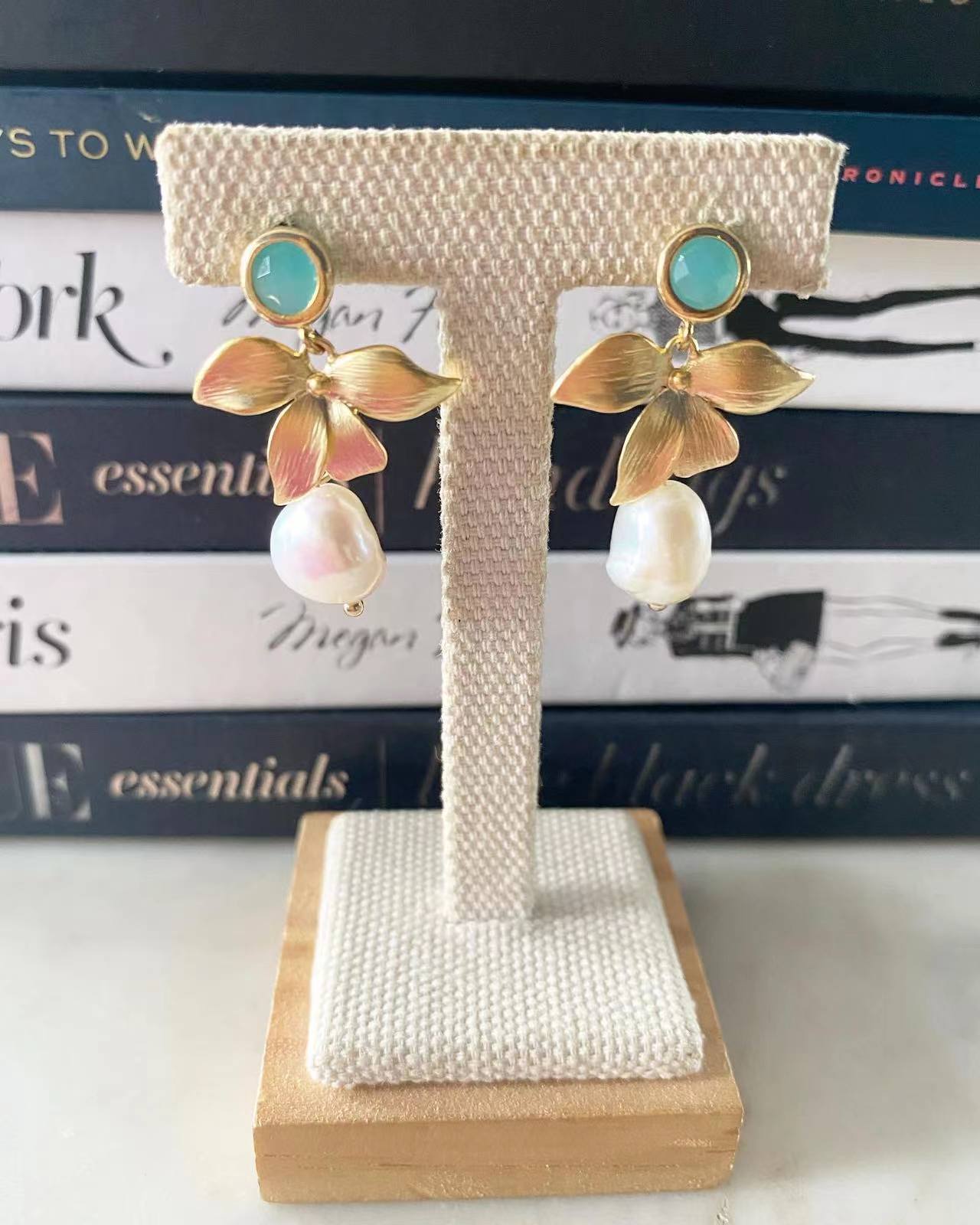 Elsie With Pearl Floral Earrings