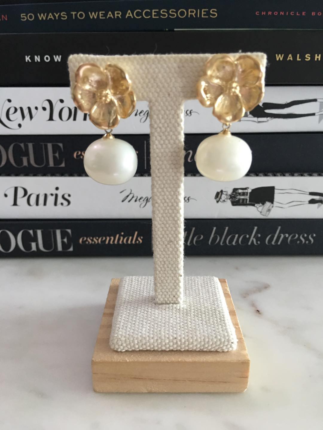 Aria Earrings White Pearl