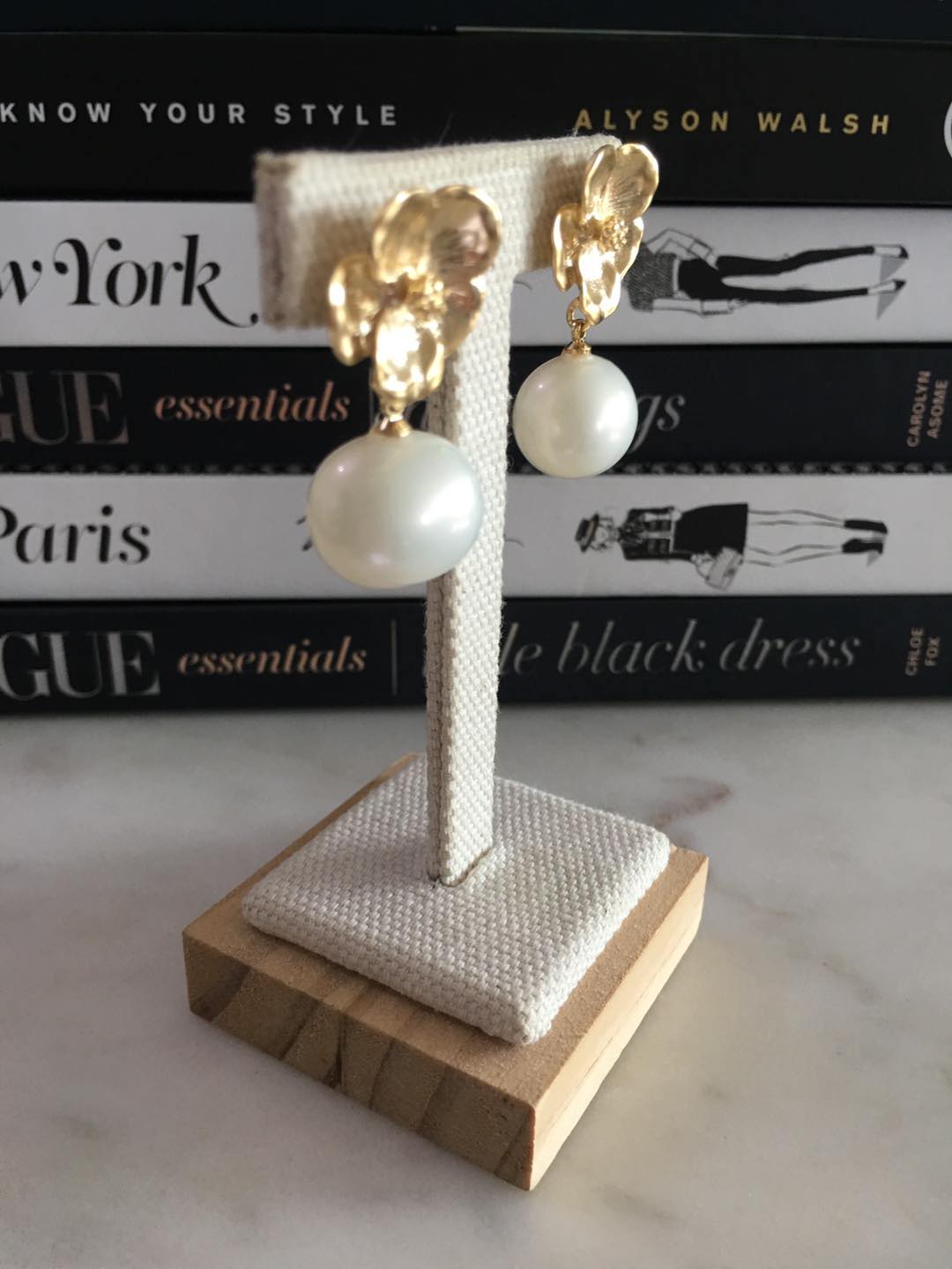 Aria Earrings White Pearl