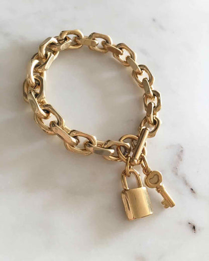 Zoe chain with lock and key charm