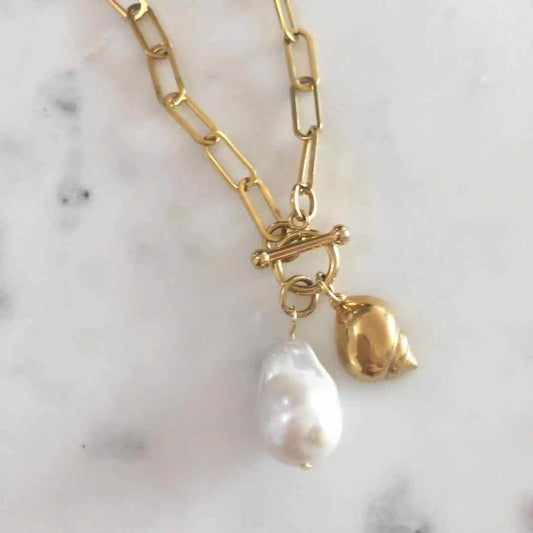 Sea Shell 2 + Baroque Pearl Necklace